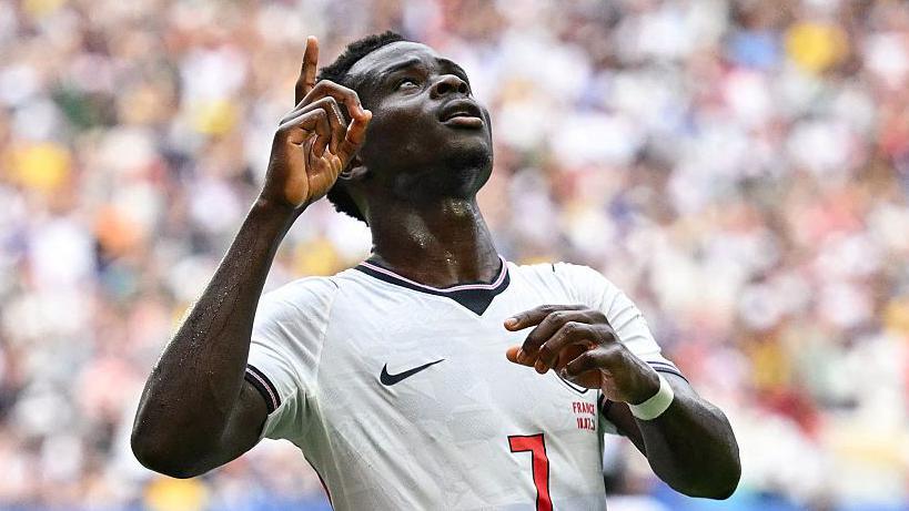 世界杯2026：萨卡是否证明了自己不可或缺？